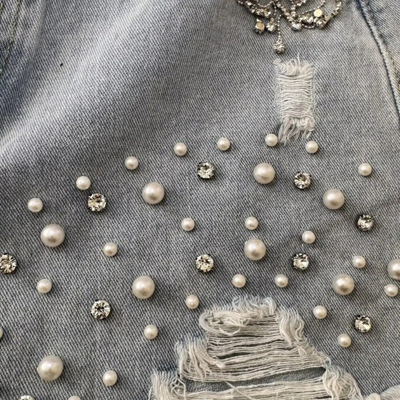 Pearls Beaded Ripped Raw Hem Denim Shorts Size Large Light Wash Gem - Picture 4 of 6
